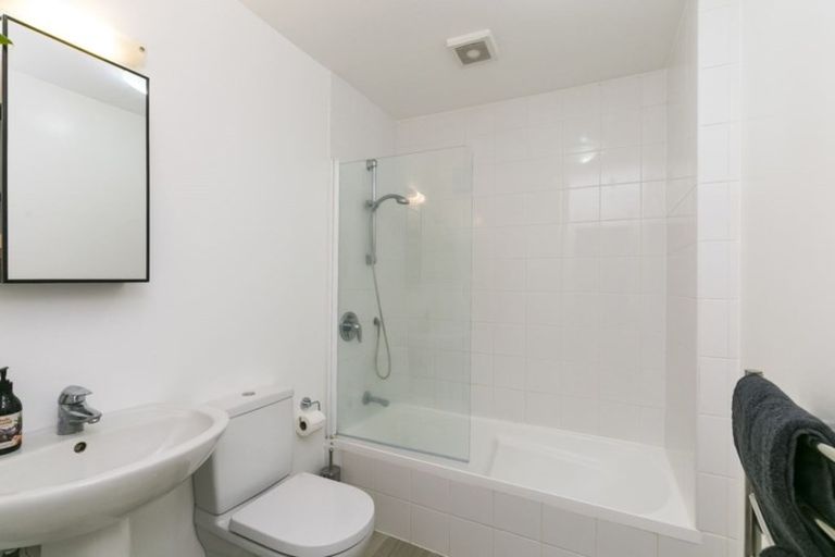 Photo of property in Westhaven Apartments, 15/127 Molesworth Street, Thorndon, Wellington, 6011