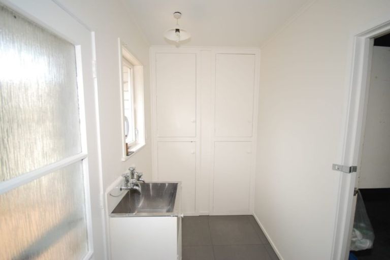 Photo of property in 2/10 Alana Place, Mount Wellington, Auckland, 1060