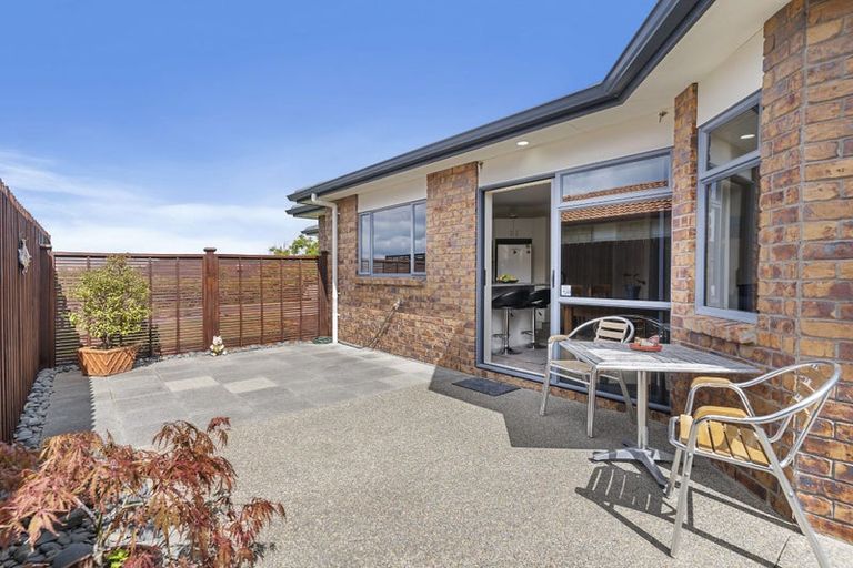 Photo of property in 44 Chesterfield Way, Orewa, 0931
