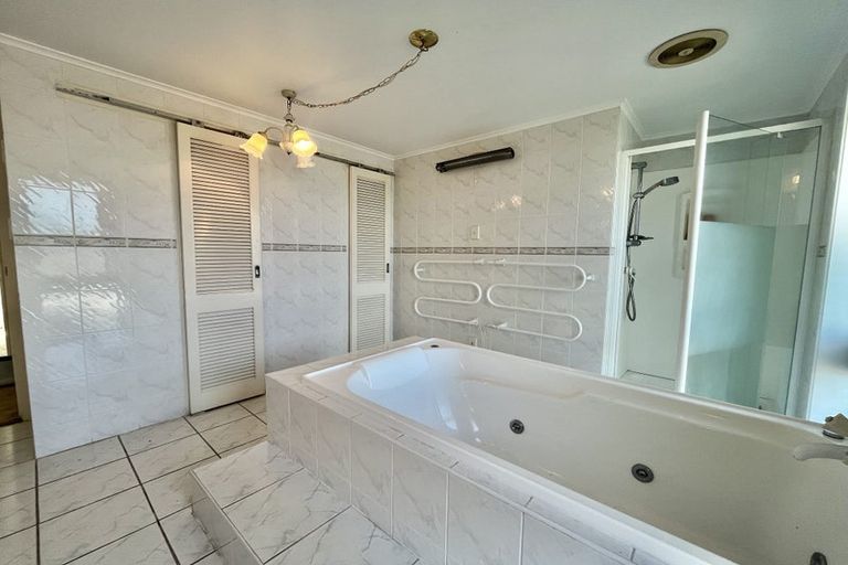 Photo of property in 3 Everglade Drive, Goodwood Heights, Auckland, 2105