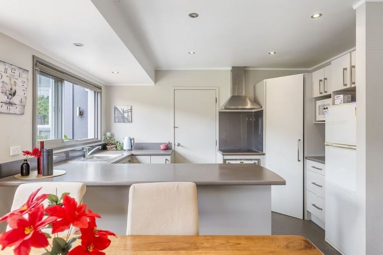 Photo of property in 24 Springtime Crescent, Stanmore Bay, Whangaparaoa, 0932