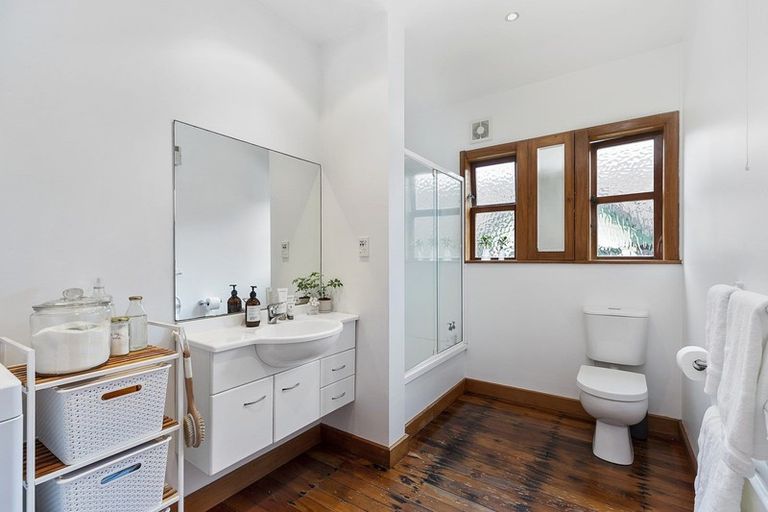 Photo of property in 100 Brougham Street, Mount Victoria, Wellington, 6011