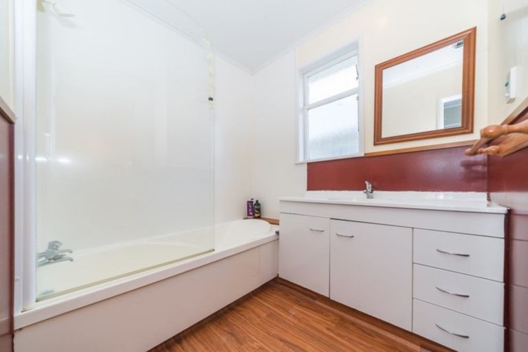 Photo of property in 14 Ellesmere Crescent, Highbury, Palmerston North, 4412