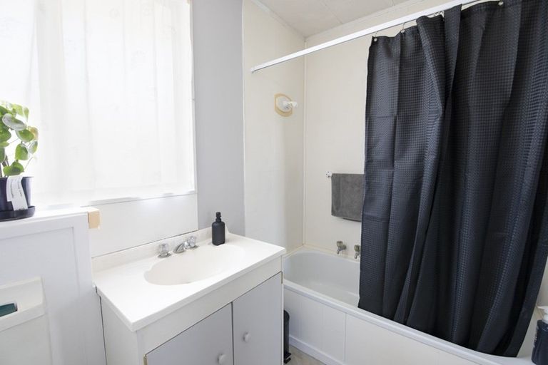 Photo of property in 16/2 Perry Crescent, Greenmeadows, Napier, 4112