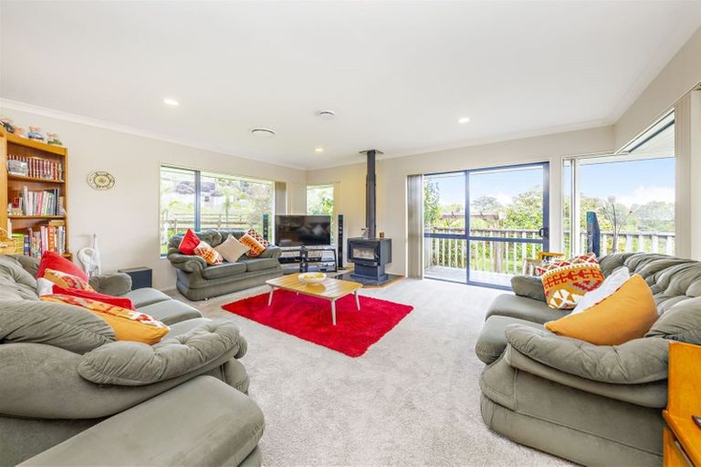 Photo of property in 2 Tanah Merah Drive, Papakura, 2110