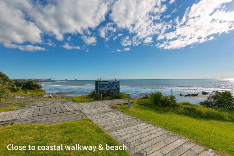 Photo of property in 4 Gleneagles Way, Waiwhakaiho, New Plymouth, 4312