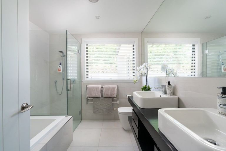 Photo of property in 344 Gillespie Place, Acacia Bay, Taupo, 3385