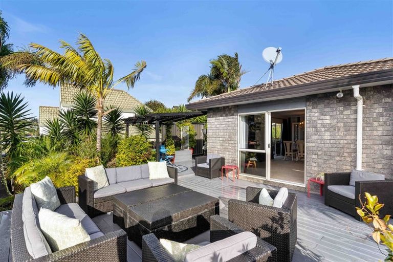 Photo of property in 1 Pelican Lane, Unsworth Heights, Auckland, 0632