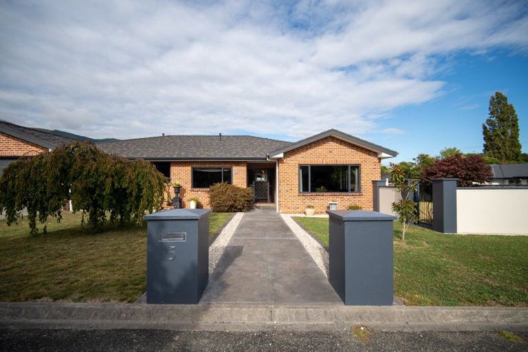 Photo of property in 5 Perendale Close, Richmond, 7020