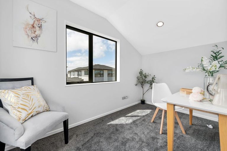 Photo of property in 22 Korowhiti Road, Clarks Beach, 2122