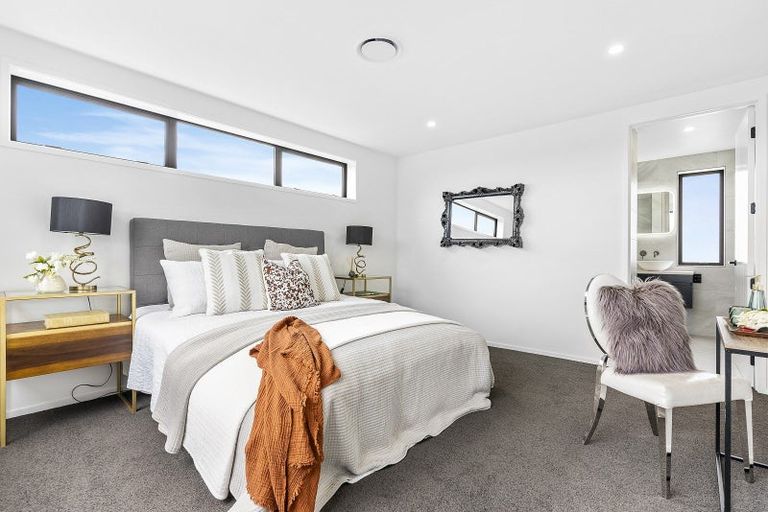 Photo of property in 1 The Crest, Sunnyhills, 2010