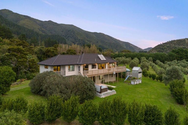 Photo of property in 1276 Coast Road, Wainuiomata Coast, Lower Hutt, 5373