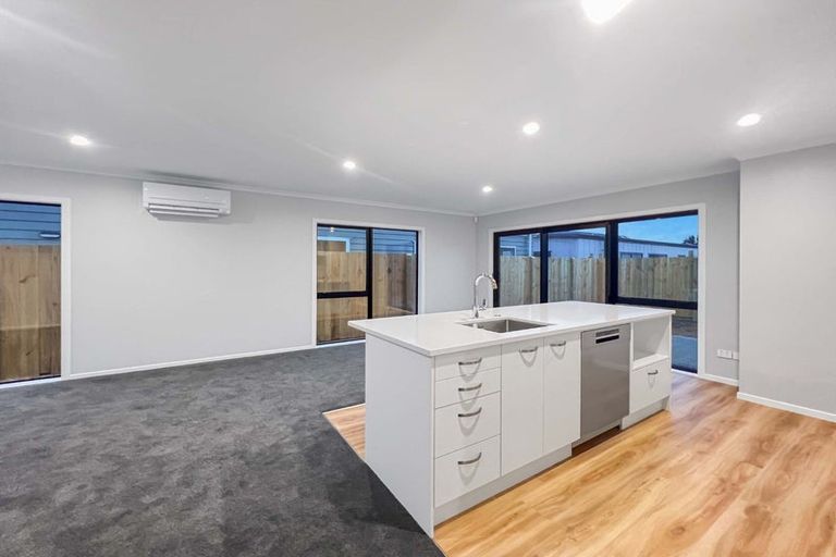 Photo of property in 10 Rotoiti Place, Paraparaumu, 5032