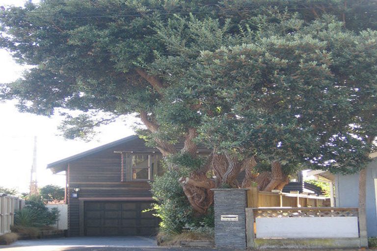 Photo of property in 374 Muritai Road, Eastbourne, Lower Hutt, 5013