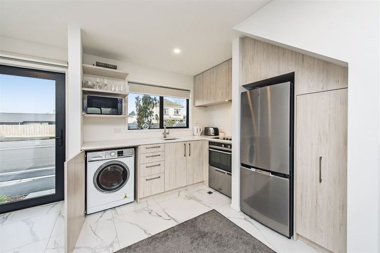 Photo of property in 2/241 Lincoln Road, Addington, Christchurch, 8024