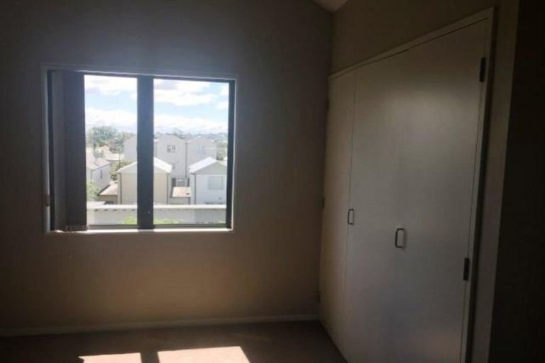 Photo of property in 4 Opito Way, East Tamaki, Auckland, 2013