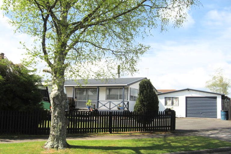 Photo of property in 23 Matthew Place, Kawaha Point, Rotorua, 3010