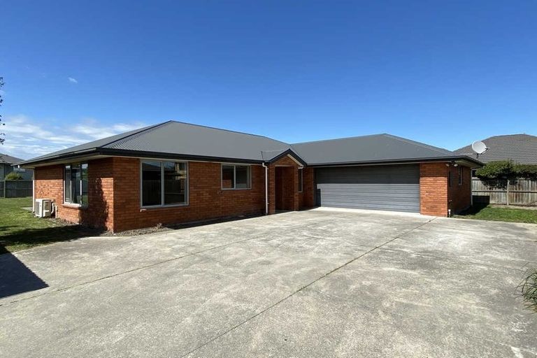 Photo of property in 6 Cunneen Place, Aidanfield, Christchurch, 8025