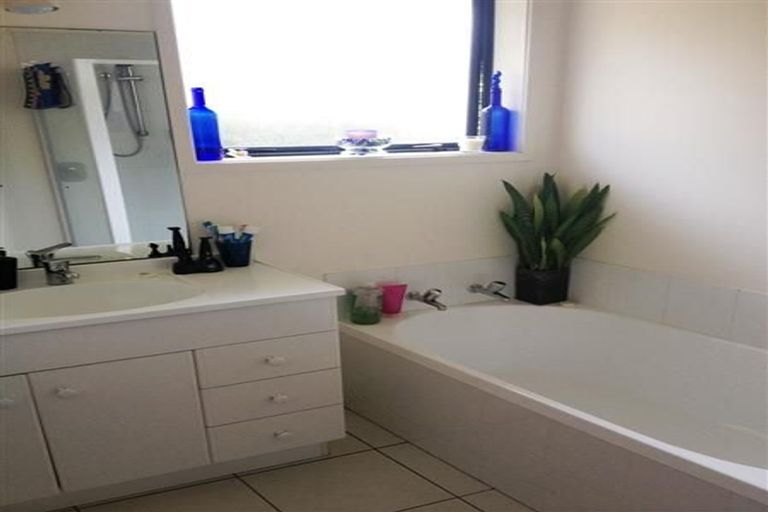 Photo of property in 29 Broadfield Street, Massey, Auckland, 0614