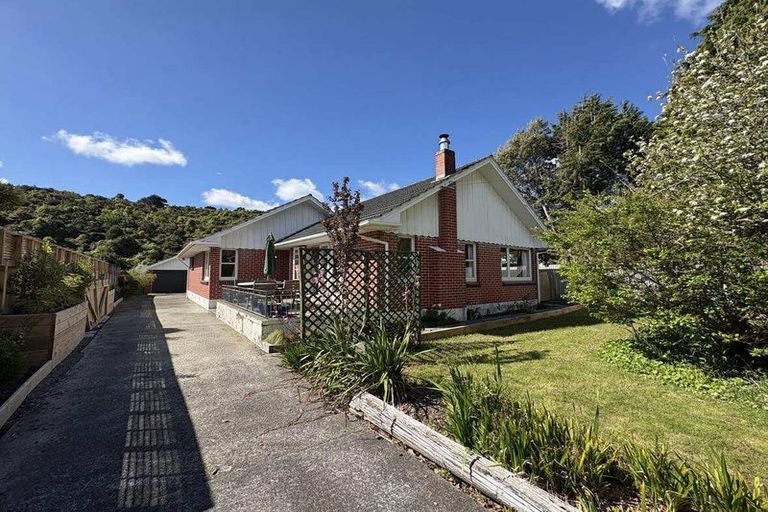 Photo of property in 89 Plateau Road, Te Marua, Upper Hutt, 5018