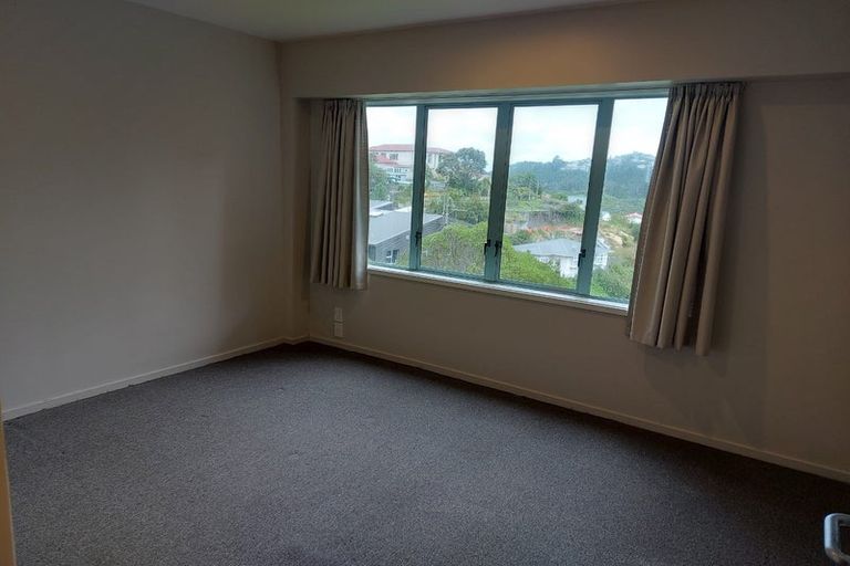 Photo of property in 2/93a Kelburn Parade, Kelburn, Wellington, 6012