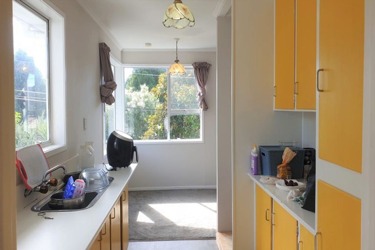 Photo of property in 63 Nikau Street, New Lynn, Auckland, 0600