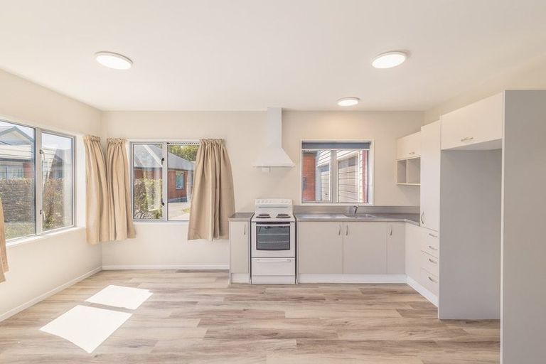 Photo of property in 18h Defoe Place, Waltham, Christchurch, 8023