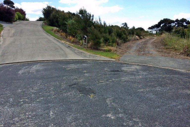 Photo of property in 21 Coachmans Way, Cable Bay, 0420