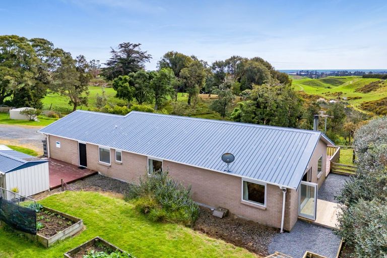 Photo of property in 333 Paraite Road, Paraite, New Plymouth, 4373