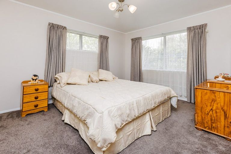 Photo of property in 10 Elrita Place, Conifer Grove, Takanini, 2112