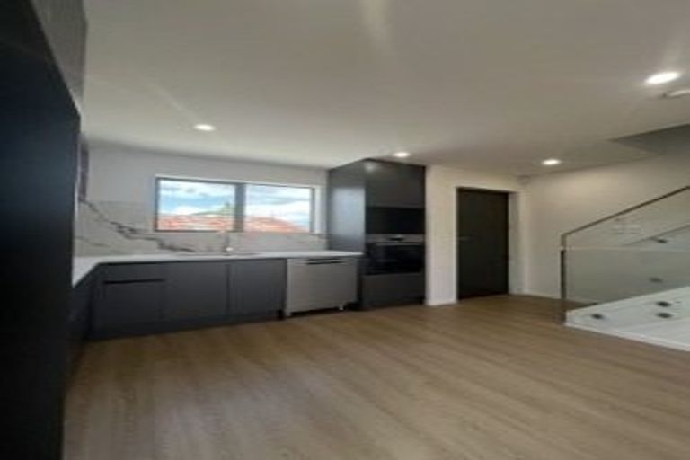 Photo of property in 28d Greenmeadows Avenue, Manurewa East, Auckland, 2102