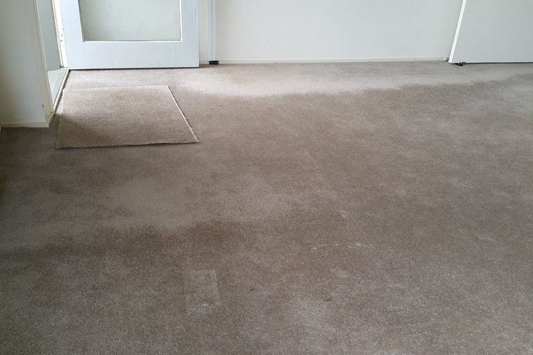 Photo of property in 2/2 Barker Rise, Northcross, Auckland, 0632