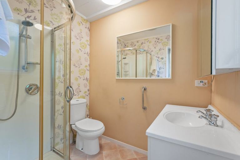 Photo of property in 1/5 Zita Avenue, Matakatia, Whangaparaoa, 0930