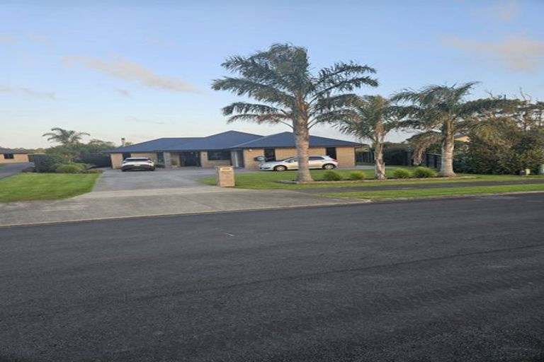 Photo of property in 39 Kendallvale Drive, Waiuku, 2123