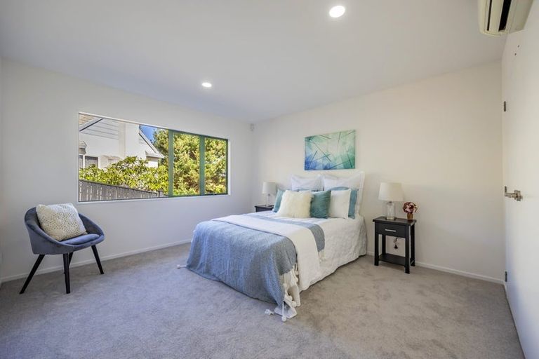 Photo of property in 16 Taroka Close, Pinehill, Auckland, 0632