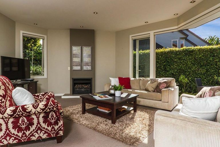 Photo of property in 6 Brighton Terrace, Murrays Bay, Auckland, 0630