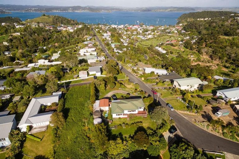 Photo of property in 34 Oneroa Road, Russell, 0202