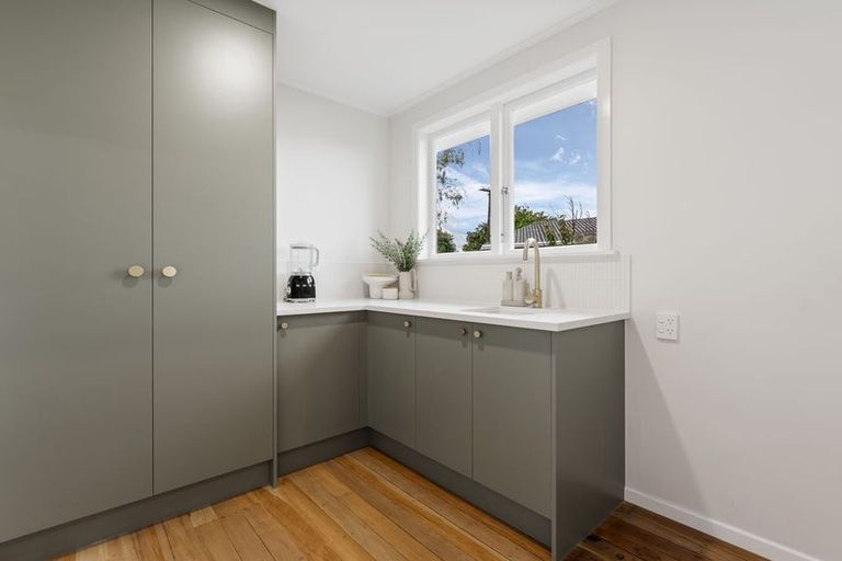 Photo of property in 46 Colwill Road, Massey, Auckland, 0614