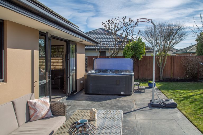 Photo of property in 7 Baltic Place, Northwood, Christchurch, 8051