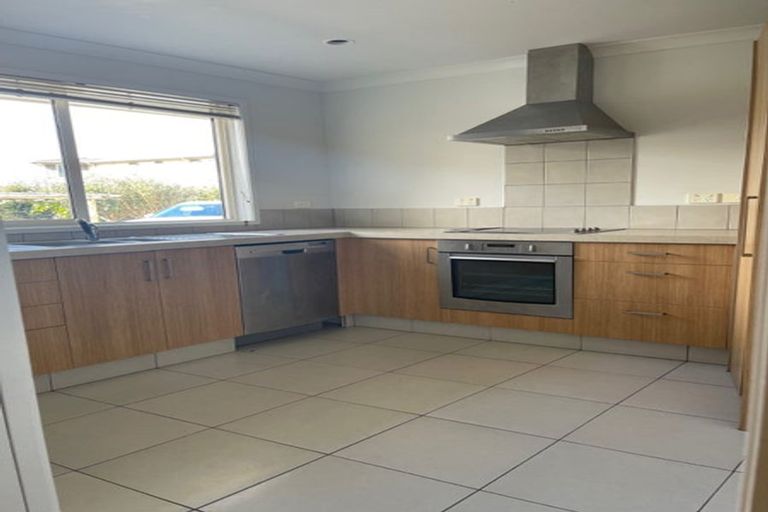 Photo of property in 25 Ambassador Glade, Orewa, 0931