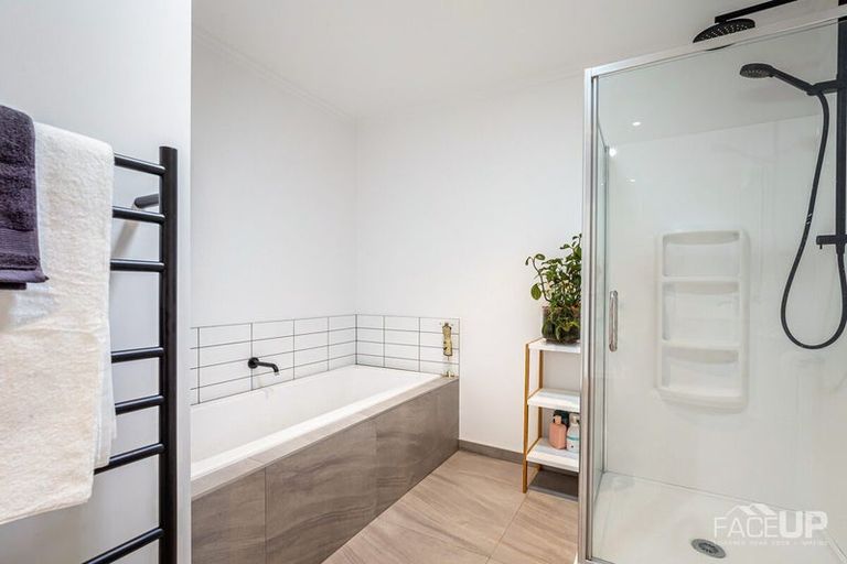 Photo of property in 32 Marine Parade, Hobsonville, Auckland, 0616