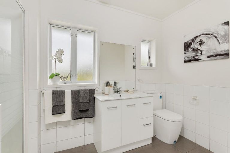 Photo of property in 1/10a Walter Street, Hauraki, Auckland, 0622