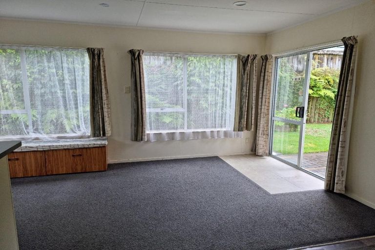 Photo of property in 15 Pokapu Street, Titirangi, Auckland, 0600