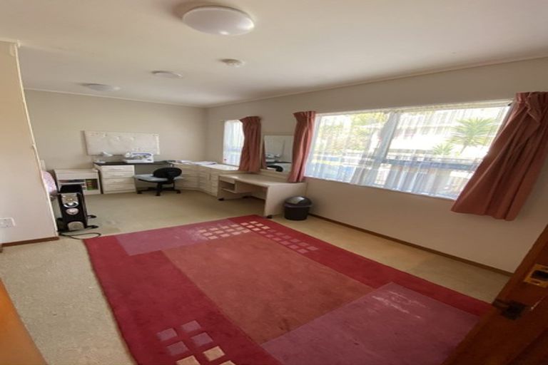Photo of property in 1/11 Ocean View Road, Hillcrest, Auckland, 0627