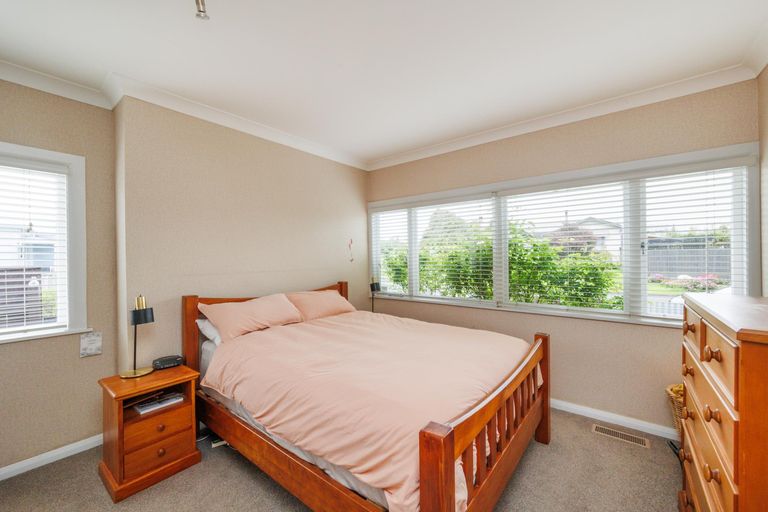 Photo of property in 9 Rosalie Terrace, Kelvin Grove, Palmerston North, 4414