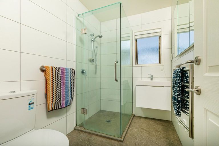 Photo of property in 2/27 Milford Road, Milford, Auckland, 0620