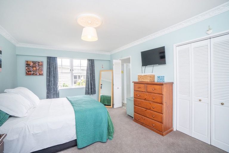 Photo of property in 86 Ruamahanga Crescent, Terrace End, Palmerston North, 4410