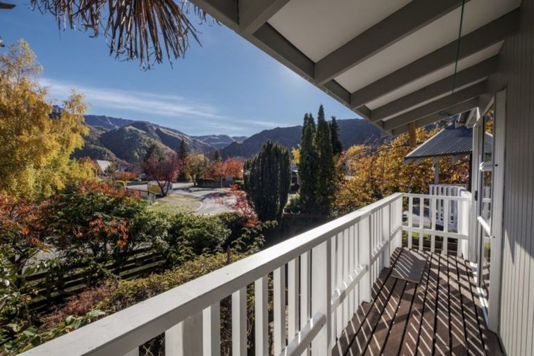 Photo of property in 2 Fox's Terrace, Arrowtown, 9302
