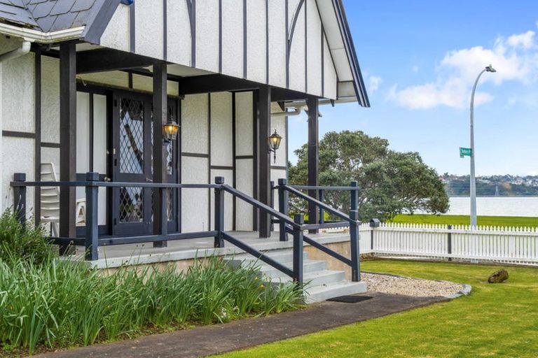 Photo of property in 81 Kiwi Esplanade, Mangere Bridge, Auckland, 2022