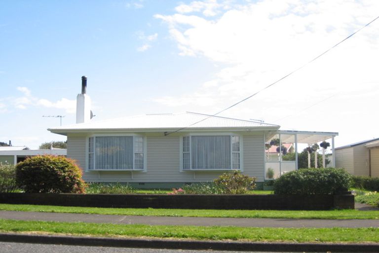 Photo of property in 42 Queens Road, Glen Avon, New Plymouth, 4312